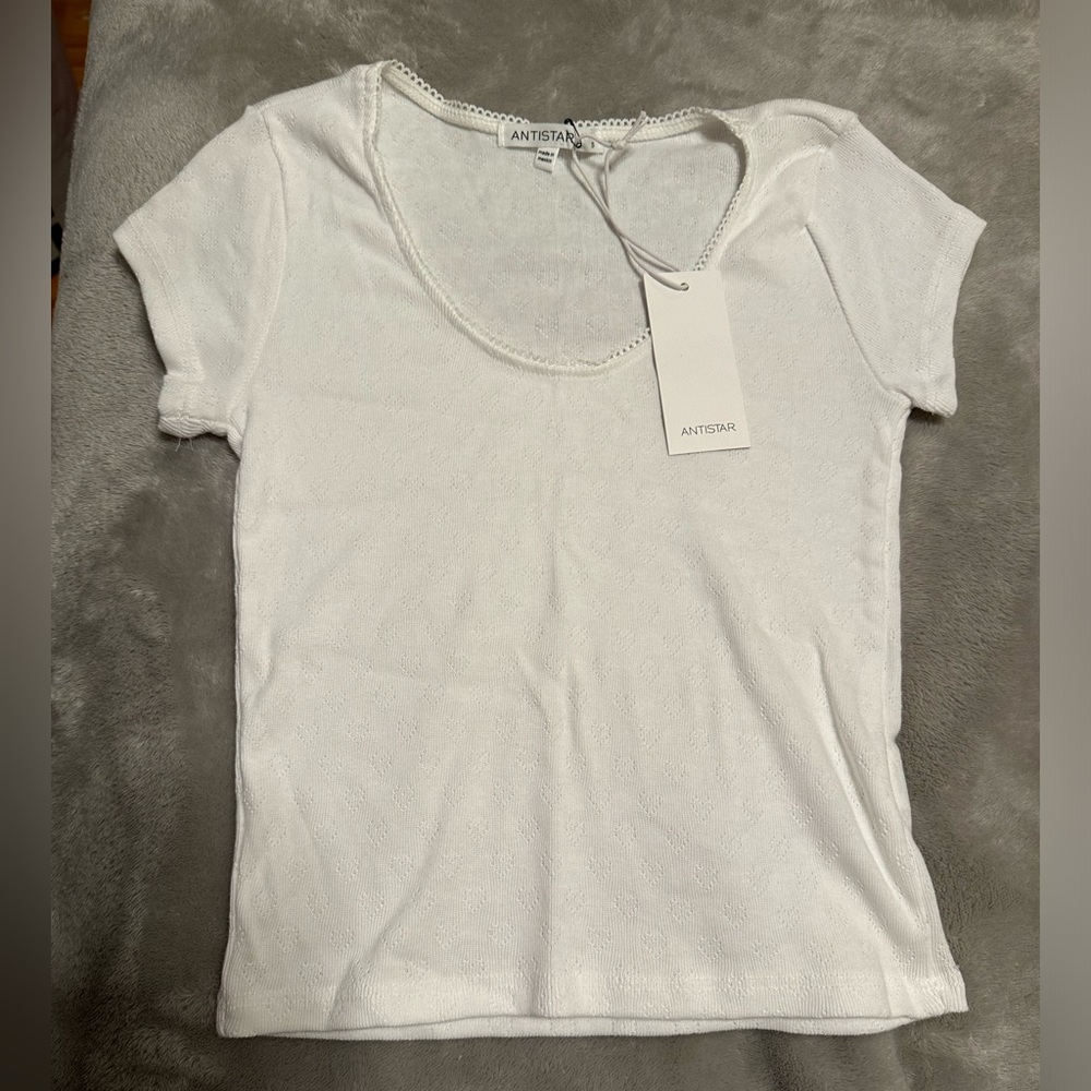 Size Small White short sleeve shirt